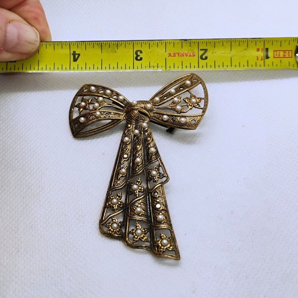 Vtg Art Deco Style Gold Tone Brass Ribbon Bow Brooch w/Faux Pearls & Stars - Picture 3 of 5